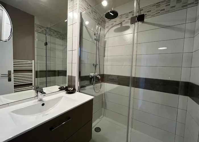 Appartement T2 Avec Terrasse Et Parking Prive - Hyper-centre - Fr-1-319-13 *